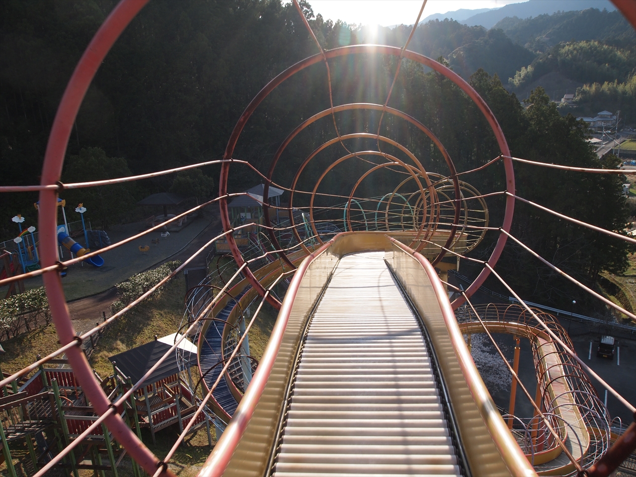 鷲敷　虹の丘公園　徳島県　ローラー滑り台　ループ