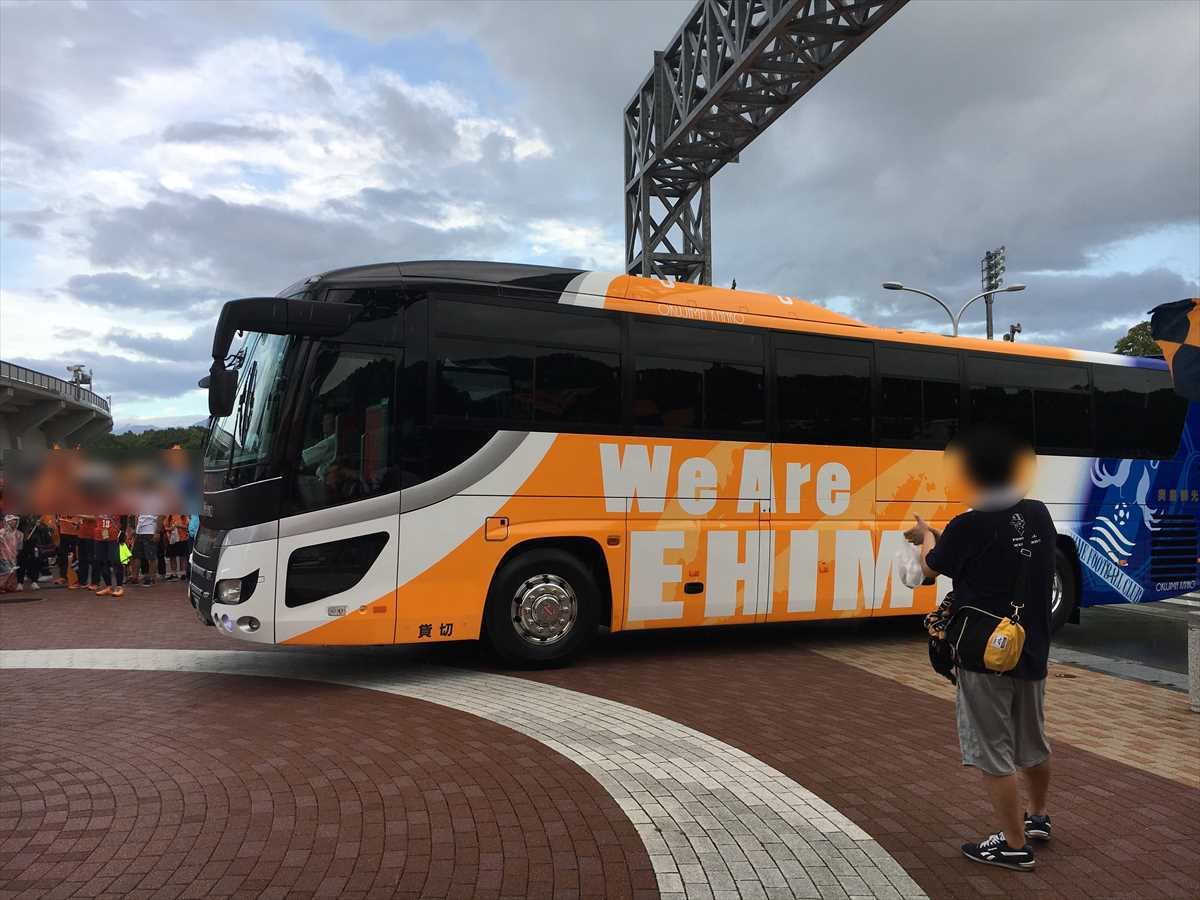 四国ダービー　愛媛FC　選手バス